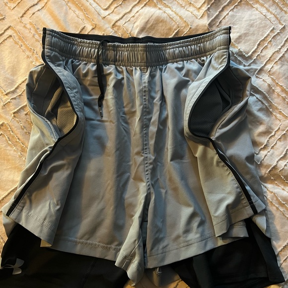 Under Armour Running Shorts - Picture 3 of 4